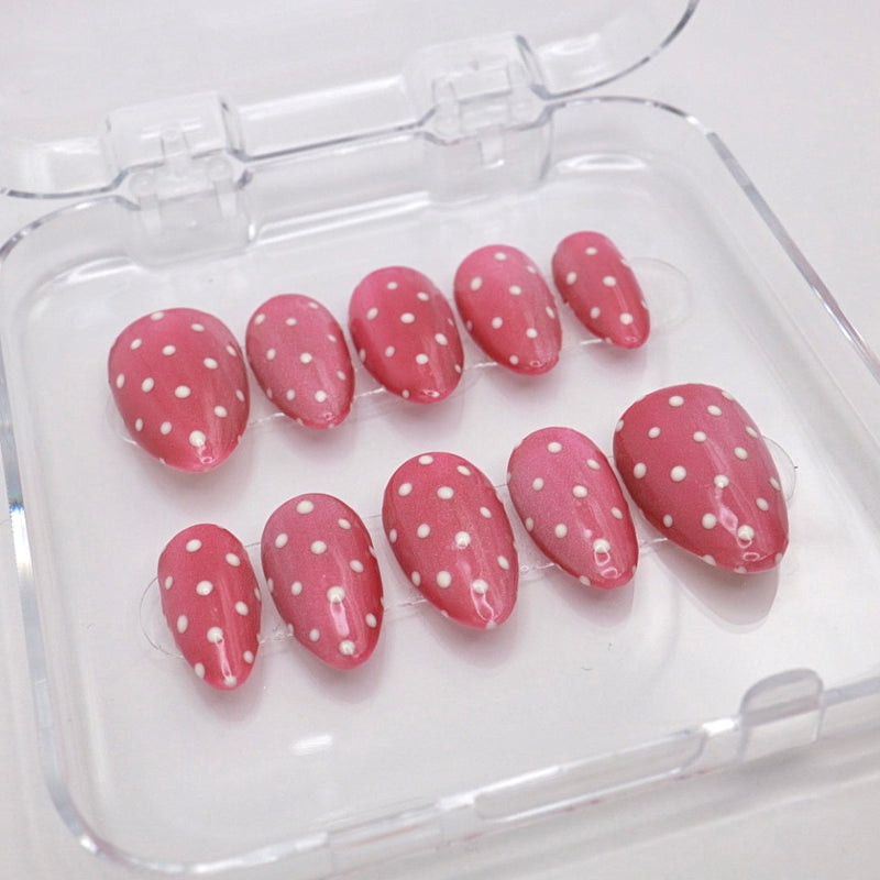 🩷 Pink Polka Dots